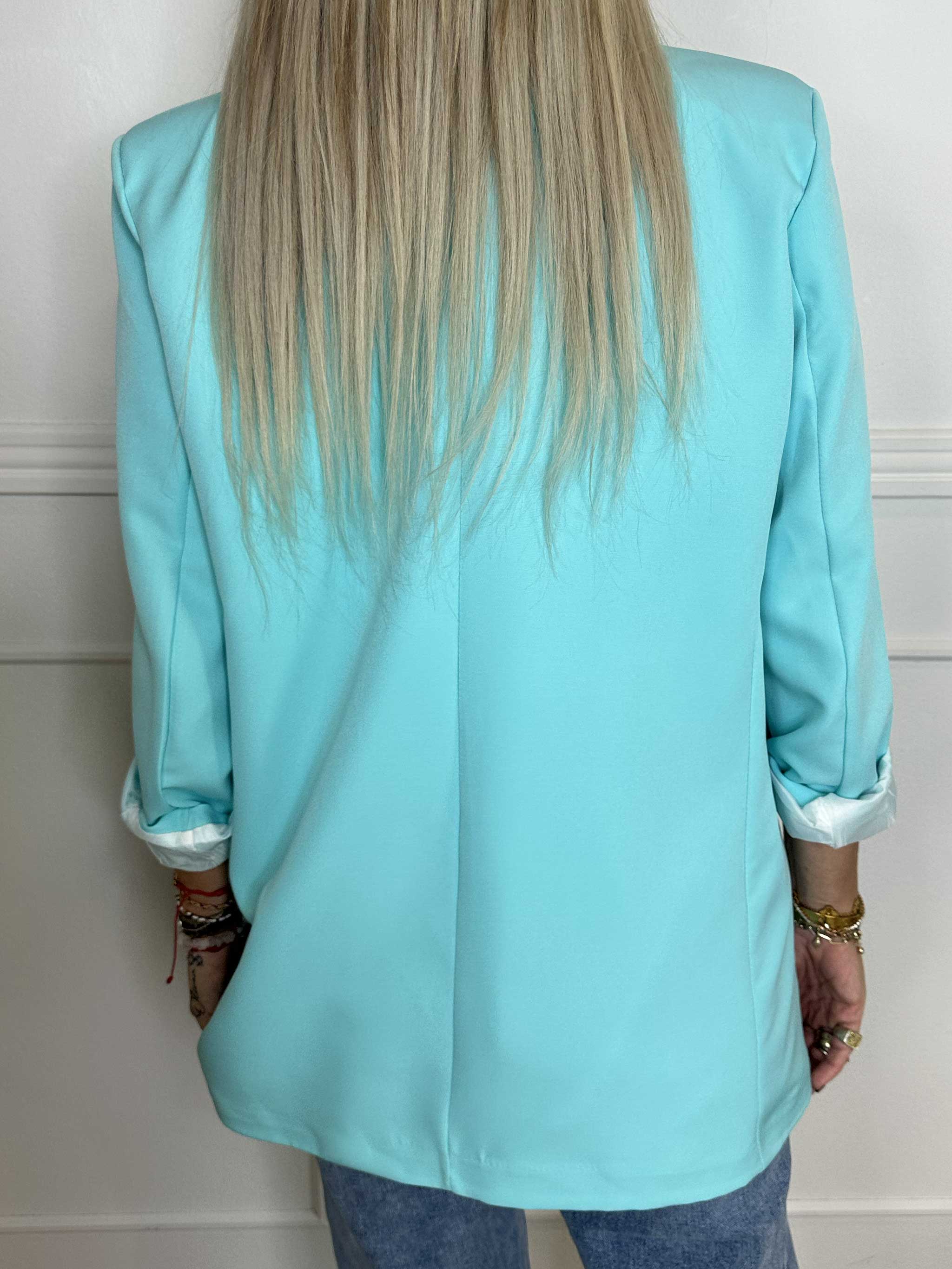 Kaisa - Farvet stilren blazer med knapper